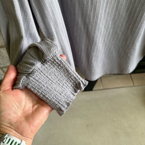 Jessica Simpson Ribbed Gray Top Medium Rouched Sleeve - Picture 4 of 8